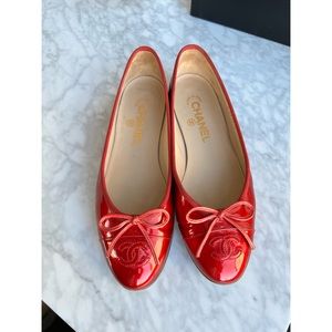 Red patent leather Chanel ballerina flats